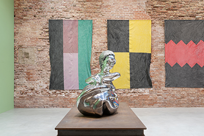 Aluminiumfrau Nr. 17; DEKA Fahnen